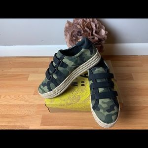 Leis Camo Printed Canvas (Wore Twice)